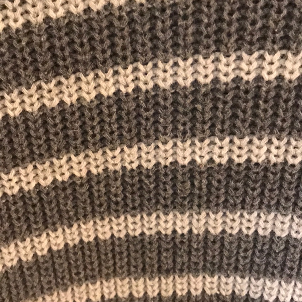 Express Sweater - Picture 3 of 4